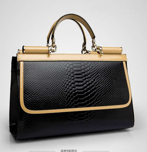 Snake pattern retro ladies handbag, with strape. Black color. Stock in ZA