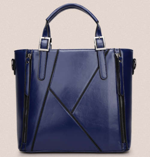 Elegant and beautiful ladies handbag with strape. Blue color.