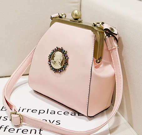 Vintage England style lesure handbag, with strape. Pink color. Stock in ZA