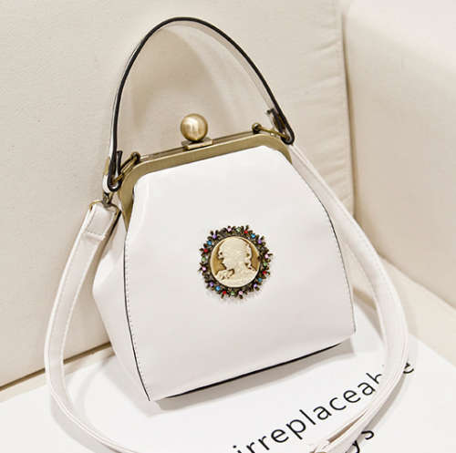Vintage England style lesure handbag, with strape. White color. Stock in ZA