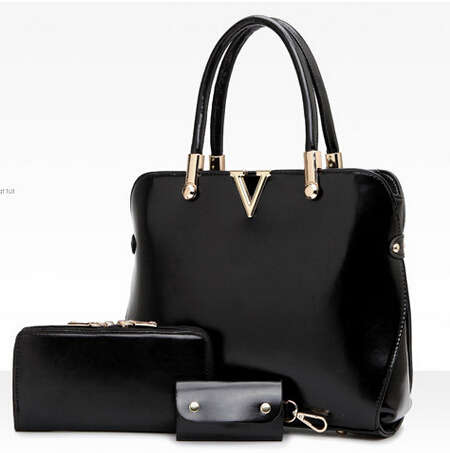 SALE!Was R495. 3 pieces setbag, purse (clutch),key holder.Black color.
