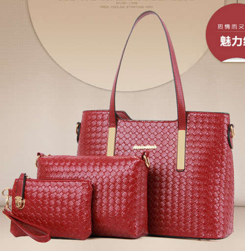Clearance price! Knitting style 3piece setbag with clutch and shoulder bag.Maroon color.