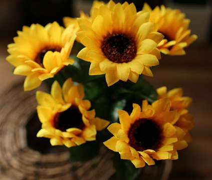 Quality silk flower.Korean Sunflower.31cm length.7 flower in 7 branchs.