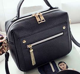 Simply design fashion handbag. Black color. Stock in ZA.