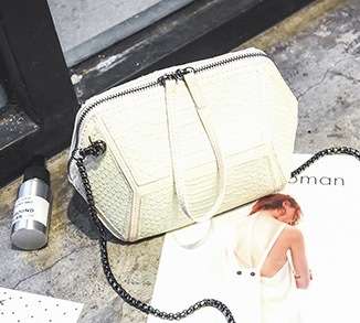 Crocodile pattern small fashion shoulder chain handbag, also can be a clutch. White color