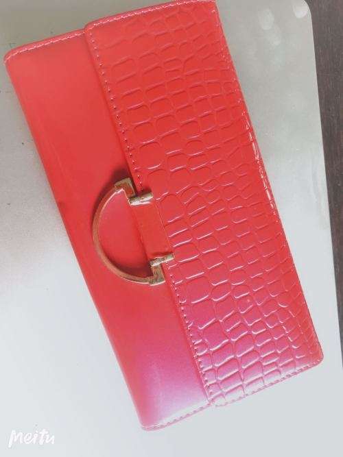 Ladies purse, shinning crocodile pattern. Rose red color
