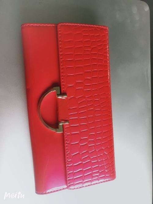 Ladies purse, shinning crocodile pattern. Rose red color
