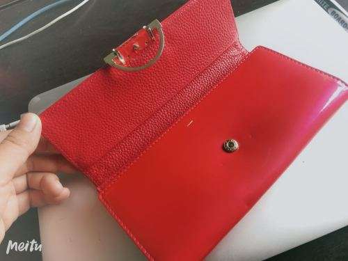 Ladies purse, shinning crocodile pattern. Rose red color