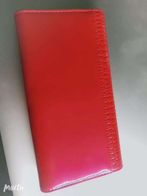 Ladies purse, shinning crocodile pattern. Rose red color