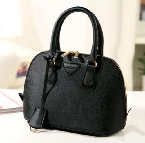 Star loves bright color shoulder bag/ handbag. small size for casual! shipping R30. Black color