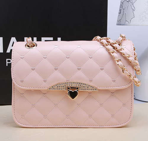 High quality ladies leisure shoulder bag. Pink color. Shipping fee R30