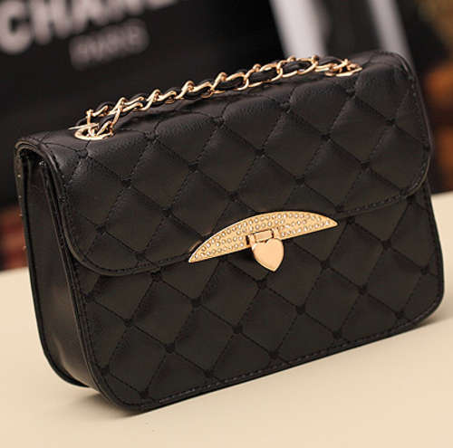 High quality ladies leisure shoulder bag. Black color. Shipping fee R30