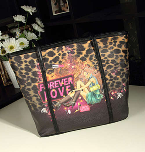 Mordern Girl printed large fashion handbag. Stock in ZA