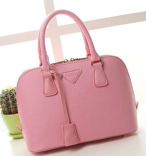 L brand famous shell design high quality ladies handbag. pink color. Stock in ZA