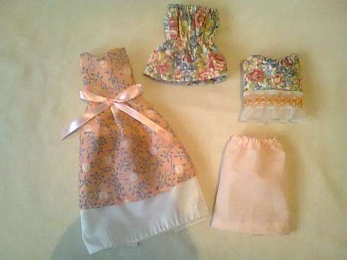 barbie clothing (4 ITEMS) Peach and floral