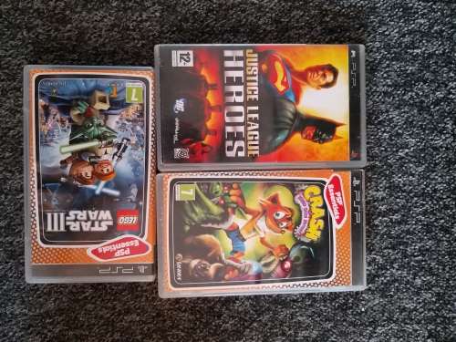 PSP E1004 + 7 GAMES + MEMORY CARD