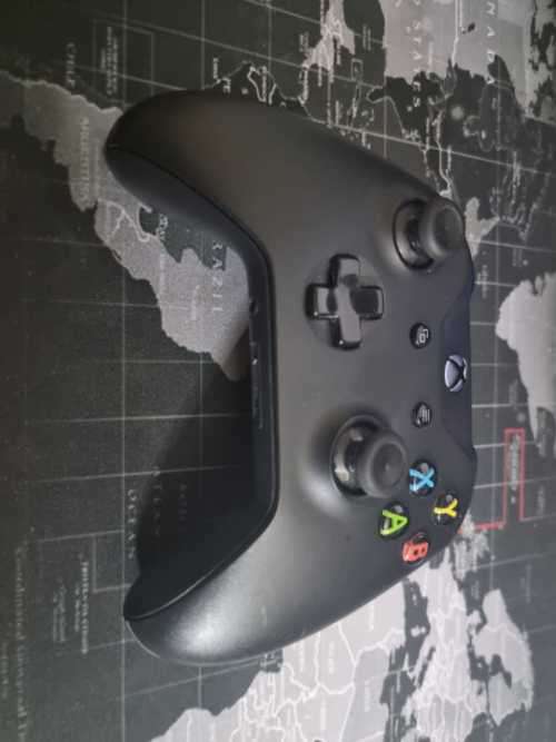 xbox x Black controller wireless compatible with PC and Xbox.