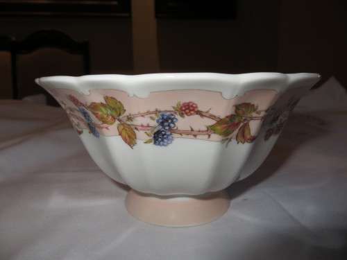 ROYAL DOULTON Brambly Hedge bowl