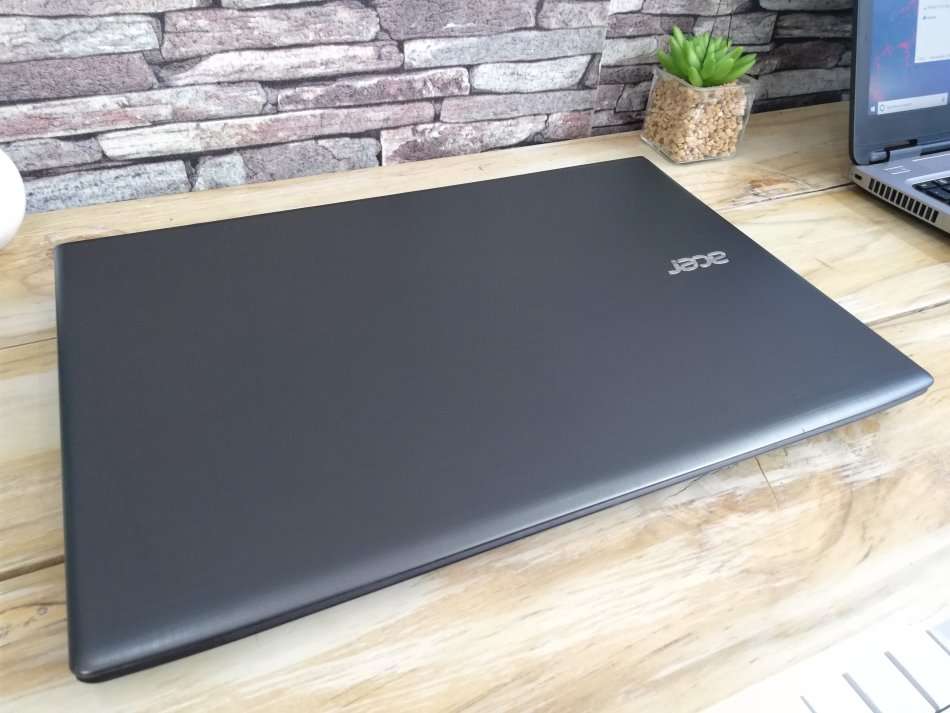 *Gaming & Design* Acer Aspire Pro Core i5-7300U/ 128GB SSD + 1TB HDD/ Nvidia GeForce 940MX/ 8GB DDR4