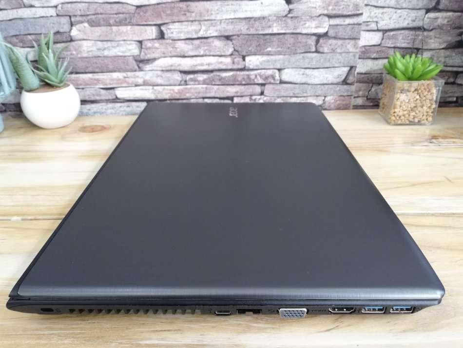 *Gaming & Design* Acer Aspire Pro Core i5-7300U/ 128GB SSD + 1TB HDD/ Nvidia GeForce 940MX/ 8GB DDR4