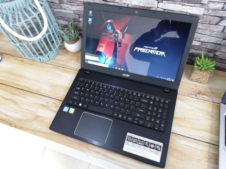 *Gaming & Design* Acer Aspire Pro Core i5-7300U/ 128GB SSD + 1TB HDD/ Nvidia GeForce 940MX/ 8GB DDR4