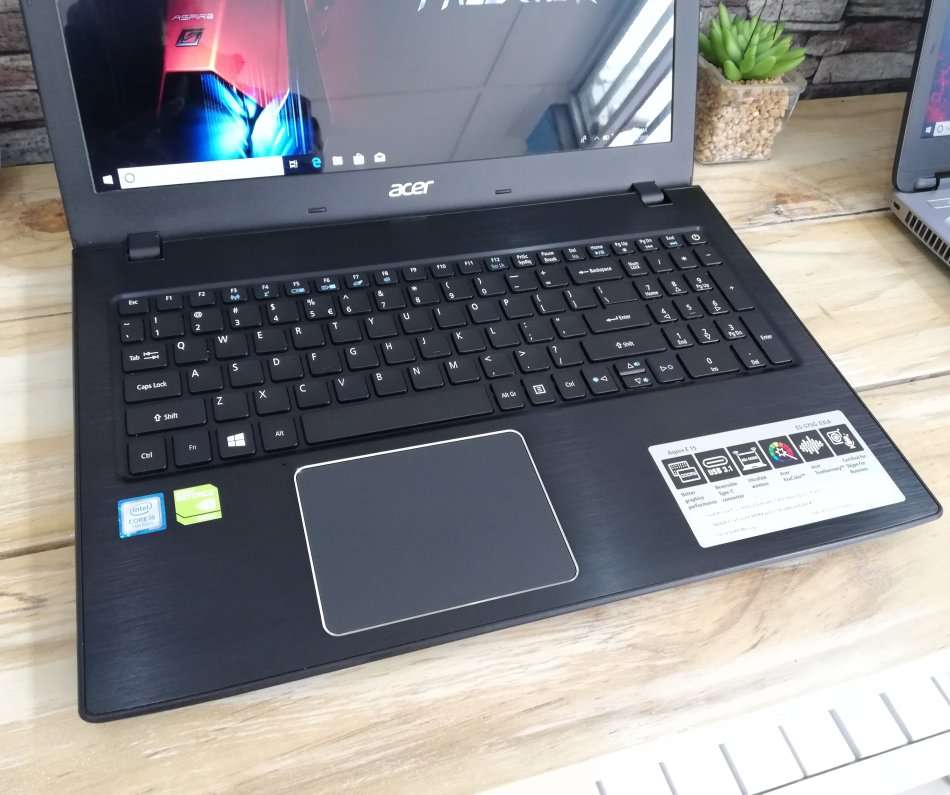 *Gaming & Design* Acer Aspire Pro Core i5-7300U/ 128GB SSD + 1TB HDD/ Nvidia GeForce 940MX/ 8GB DDR4