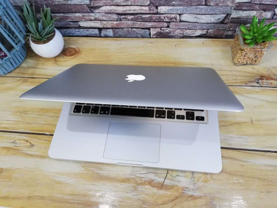 Apple Macbook Pro Core i5 with 250GB SSD & Original Box