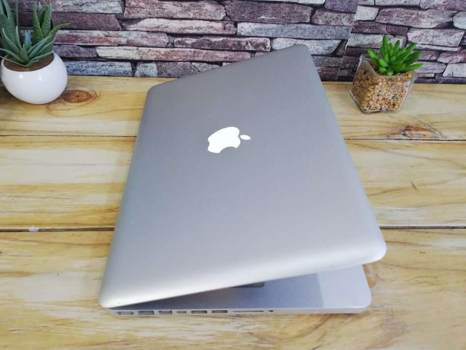 Apple Macbook Pro Core i5 with 250GB SSD & Original Box