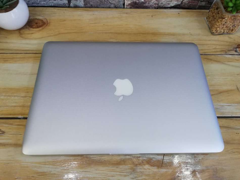 Apple Macbook Pro Core i5 with 250GB SSD & Original Box