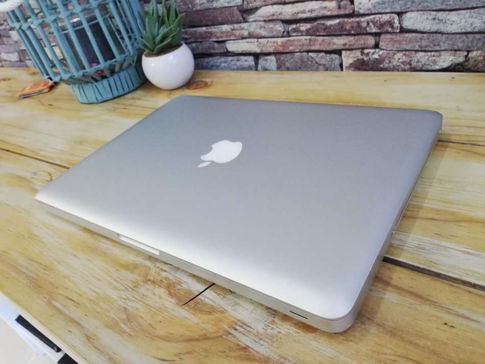 Apple Macbook Pro Core i5 with 250GB SSD & Original Box