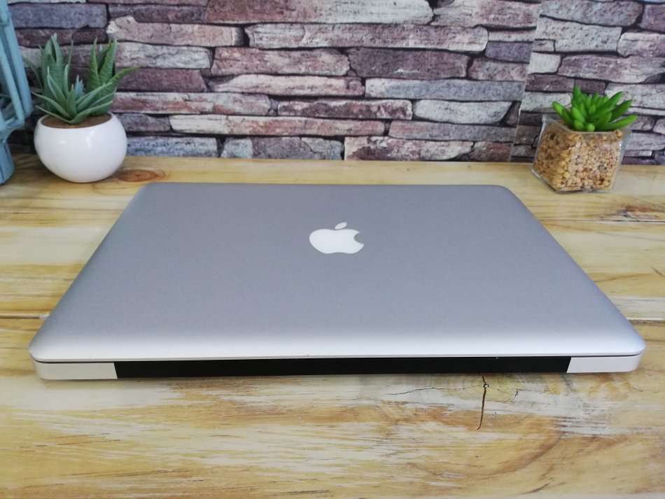 Apple Macbook Pro Core i5 with 250GB SSD & Original Box