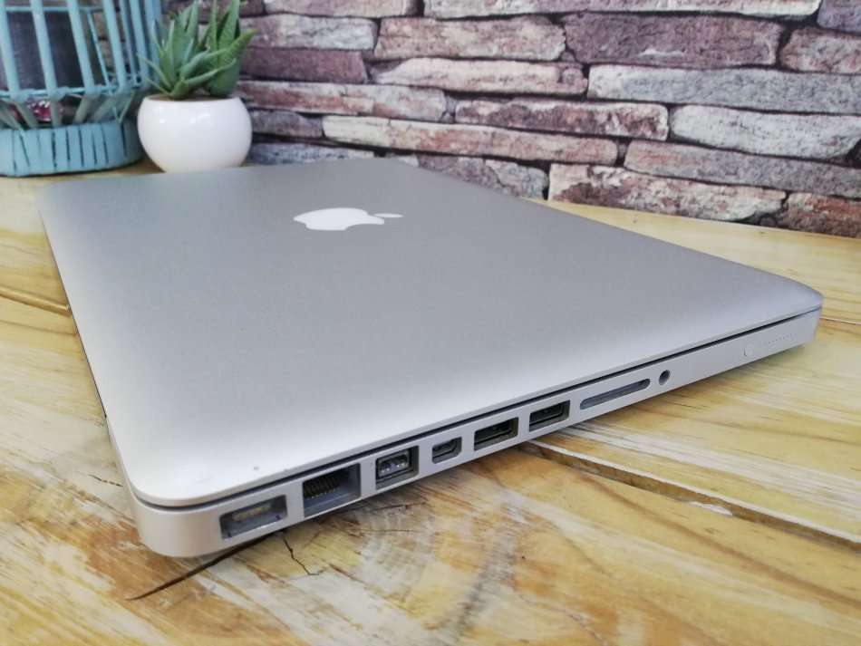 Apple Macbook Pro Core i5 with 250GB SSD & Original Box