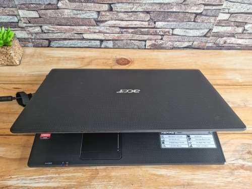 Acer Aspire 5552 AMD Notebook/ 4GB RAM/ 500GB HDD/ 15.6` HD Display/ AMD Radeon Graphics
