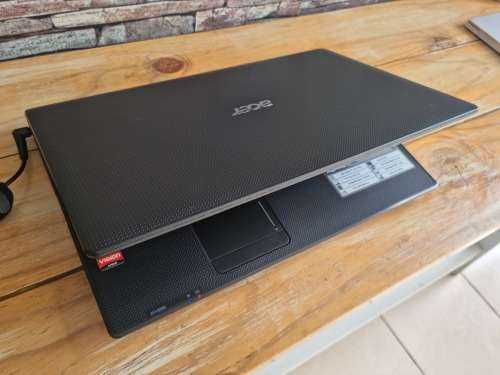 Acer Aspire 5552 AMD Notebook/ 4GB RAM/ 500GB HDD/ 15.6` HD Display/ AMD Radeon Graphics