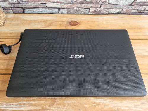 Acer Aspire 5552 AMD Notebook/ 4GB RAM/ 500GB HDD/ 15.6` HD Display/ AMD Radeon Graphics