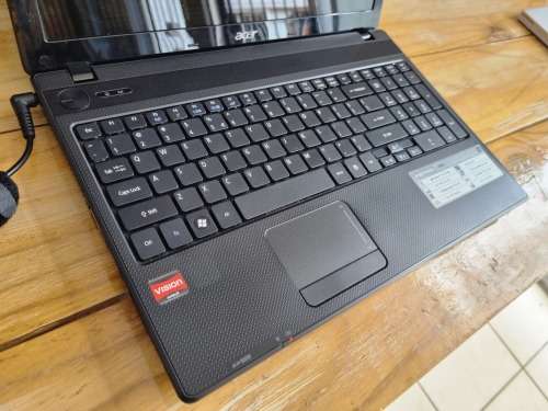 Acer Aspire 5552 AMD Notebook/ 4GB RAM/ 500GB HDD/ 15.6` HD Display/ AMD Radeon Graphics