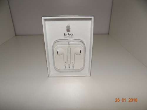 ORIGINAL APPLE EARPODS | BRAND NEW SEALED in original Apple Box with Price on it