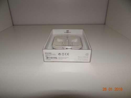 ORIGINAL APPLE EARPODS | BRAND NEW SEALED in original Apple Box with Price on it