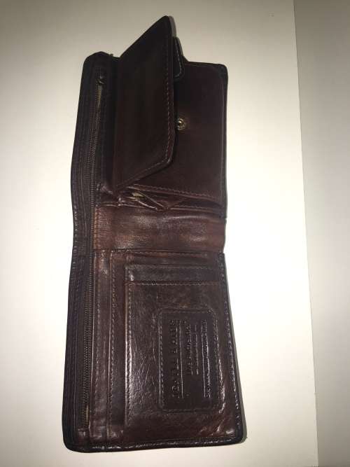 ORIGINAL JACKYLL & HIDE | BI-FOLD WALLET | WAS R999.99 | GENUINE LEATHER