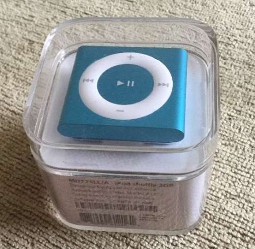 APPLE iPOD SHUFFLE | AS NEW IN BOX | 2GB | BLUE | ORIGINAL |2016 MODEL