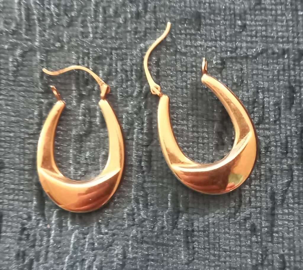 9 ct Gold earrings
