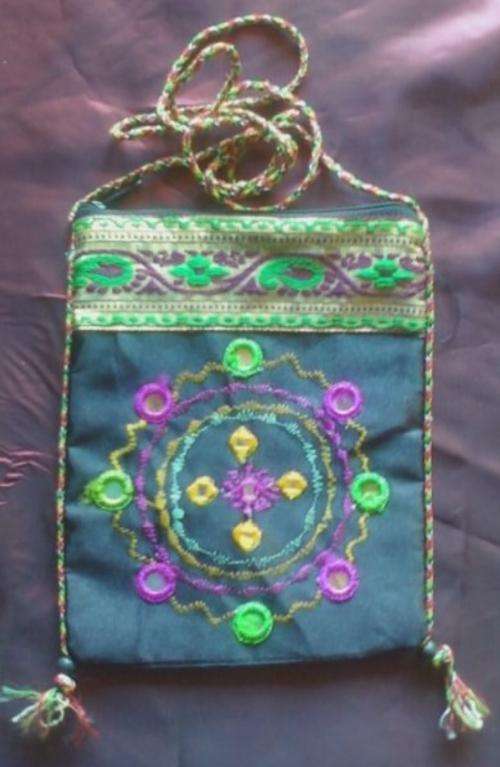 *** FREE SHIPPING*** HANDMADE small HANDBAGS - EXQUISITE! from India - size 5