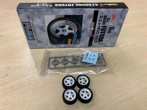 FUJIMI Oz Futura model car rim & tyre set 1:24 - 18 Inch