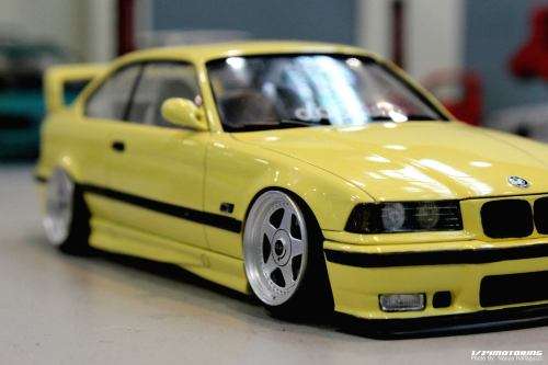 FUJIMI Oz Futura model car rim & tyre set 1:24 - 18 Inch