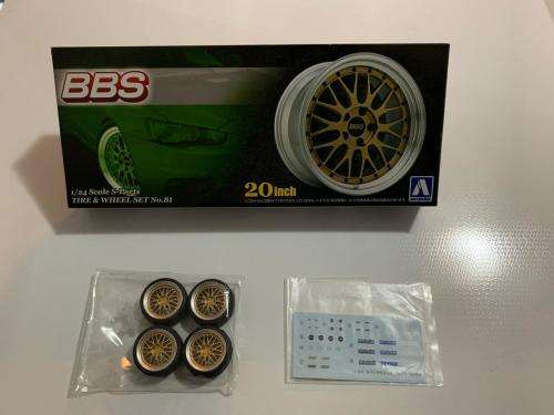 AOSHIMA 20 inch BBS car rim and tyre set 1:24