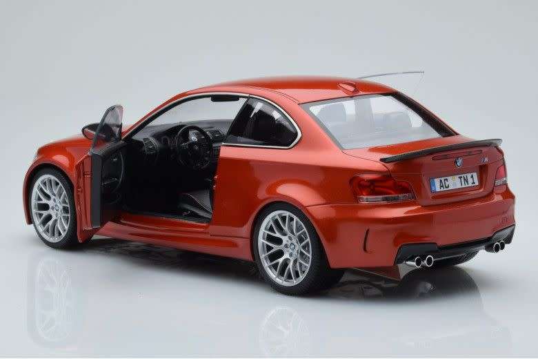 BMW 1M - COLLECTORS PIECE. (Die cast) 1:18 - LIMITED EDITION - RARE MODEL
