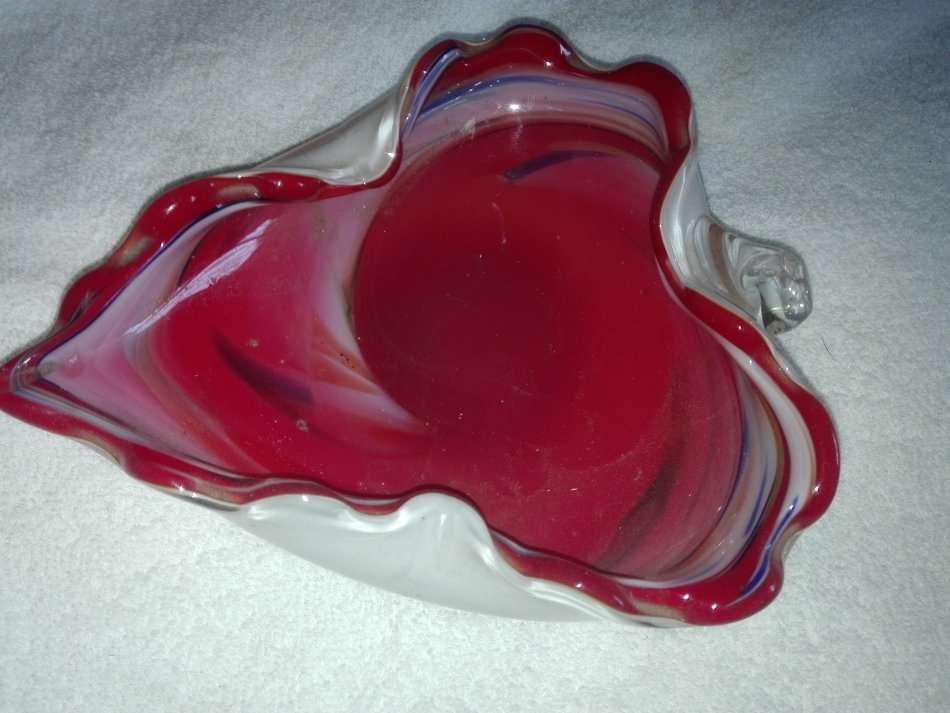 Tutti-Frutti-Murano-Art-Glass-Bowl.Italian Murano Leave shape 2 colour ashtray 170 x 160 x 50mm