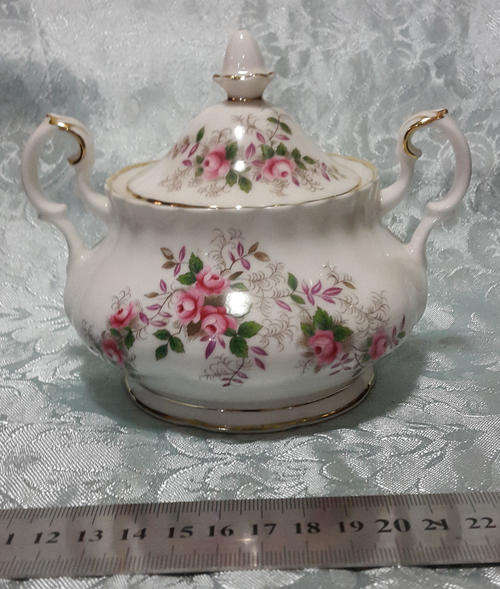 Vintage Royal Albert Lavender Rose Lidded Sugar Bowl