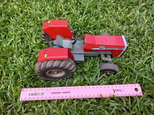 Vintage Massey Ferguson 290 Tractor    PostNet  at Buyers own cost R110.