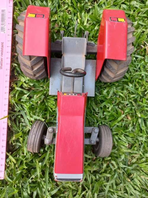 Vintage Massey Ferguson 290 Tractor    PostNet  at Buyers own cost R110.